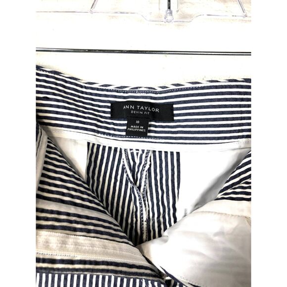 Ann Taylor Devin Short EUC White Blue Seersucker Striped Sz 10 Nautical Beach - Picture 8 of 8
